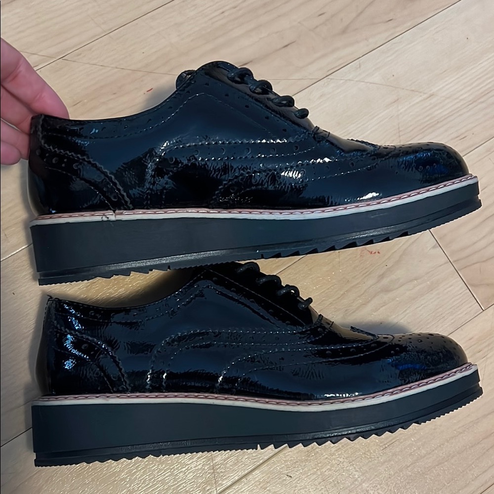 Madden Girl Black Oxfords with Classic Brogue Design - Picture 9 of 9